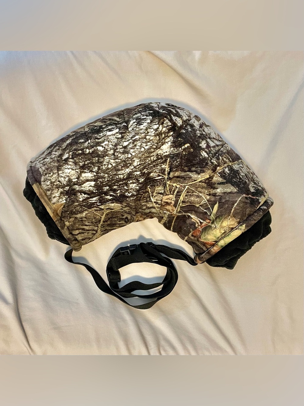 Realtree Hot Shot Camo Muff - 80g Thinsulate/Hand Warmer - Fleece/Side Pocket